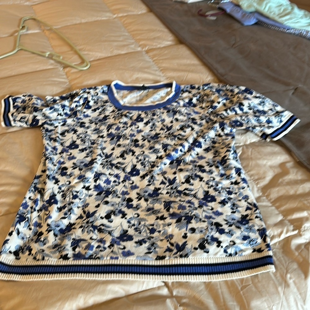 Talbots crème and blue print sweater short sleeve New without tags cotton rayon